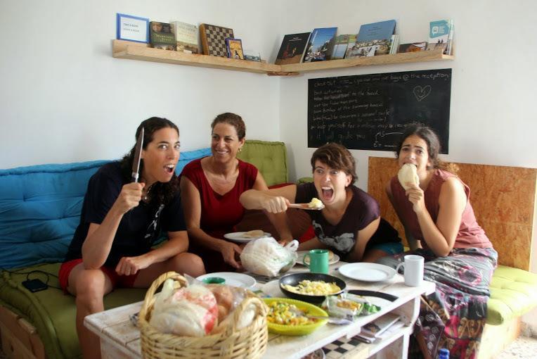 Juha'S Guesthouse - Zarqa Bay Jisr ez Zarqa Eksteriør bilde
